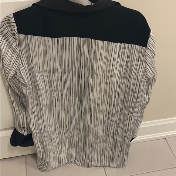 VINCE. Perfect condition
Wavy striped silk top - Picture 8 of 8